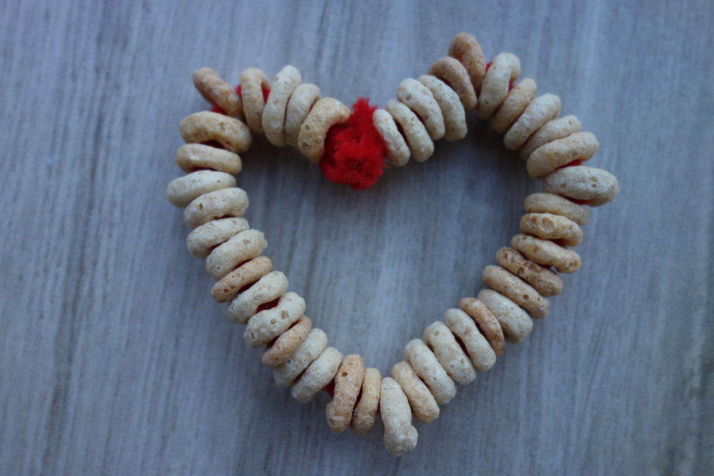 pipecleaner heart shape with cheerios