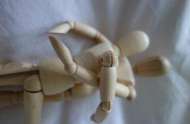 2 wooden mannequins in sexual position